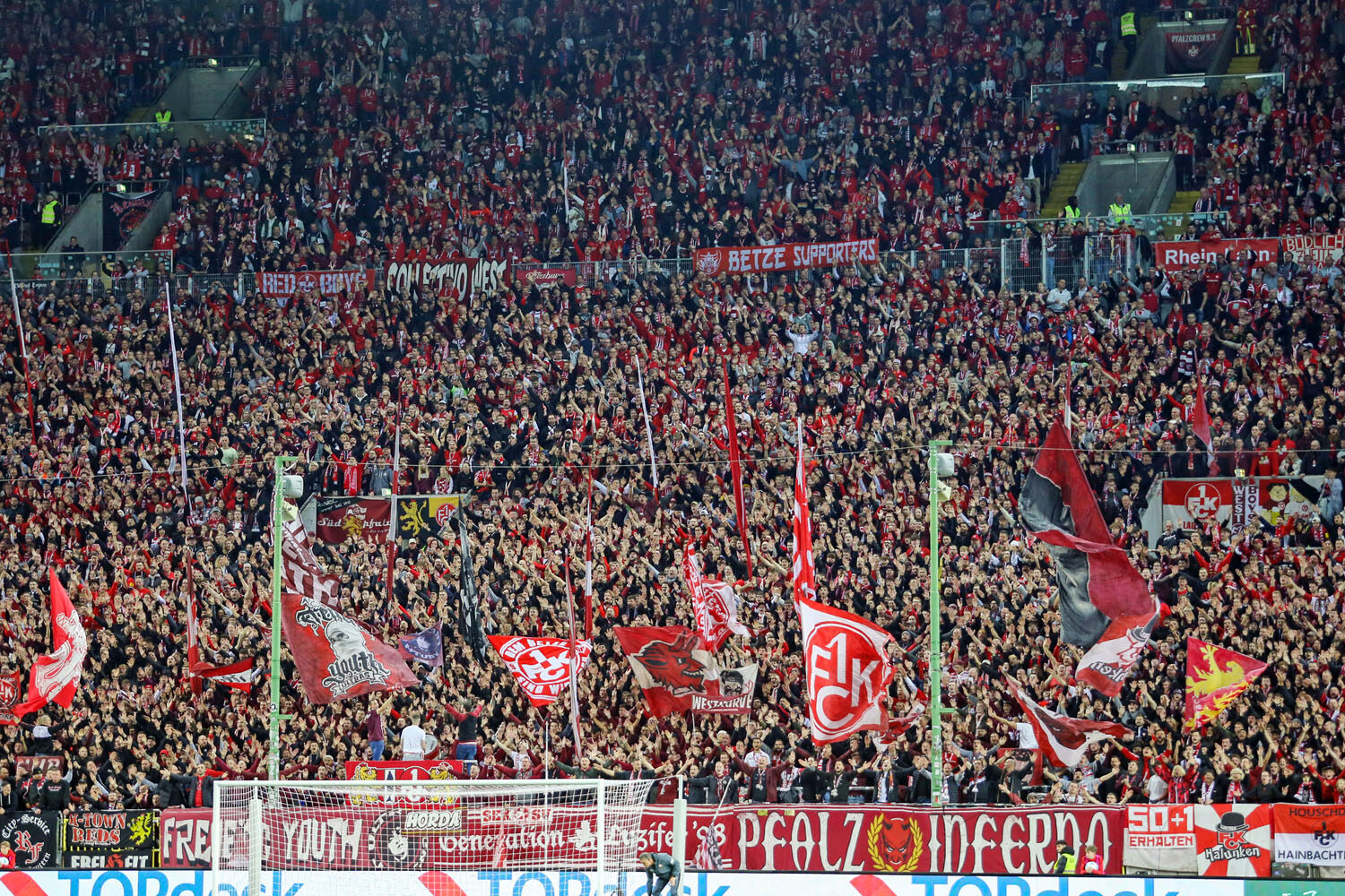 1. FC Kaiserslautern – SC Paderborn 3-0 (8)