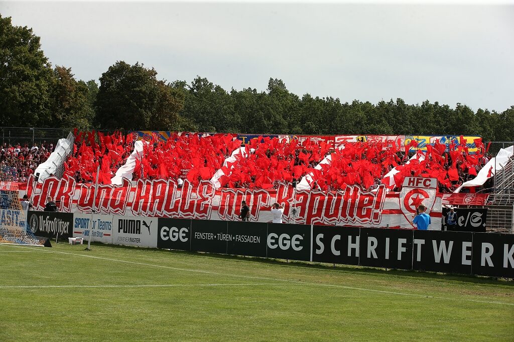 1. FC Lokomotive Leipzig – Hallescher FC 1-1 (5)