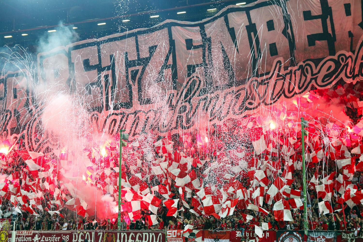 1. FC Kaiserslautern – Hamburger SV 2-2 (8)