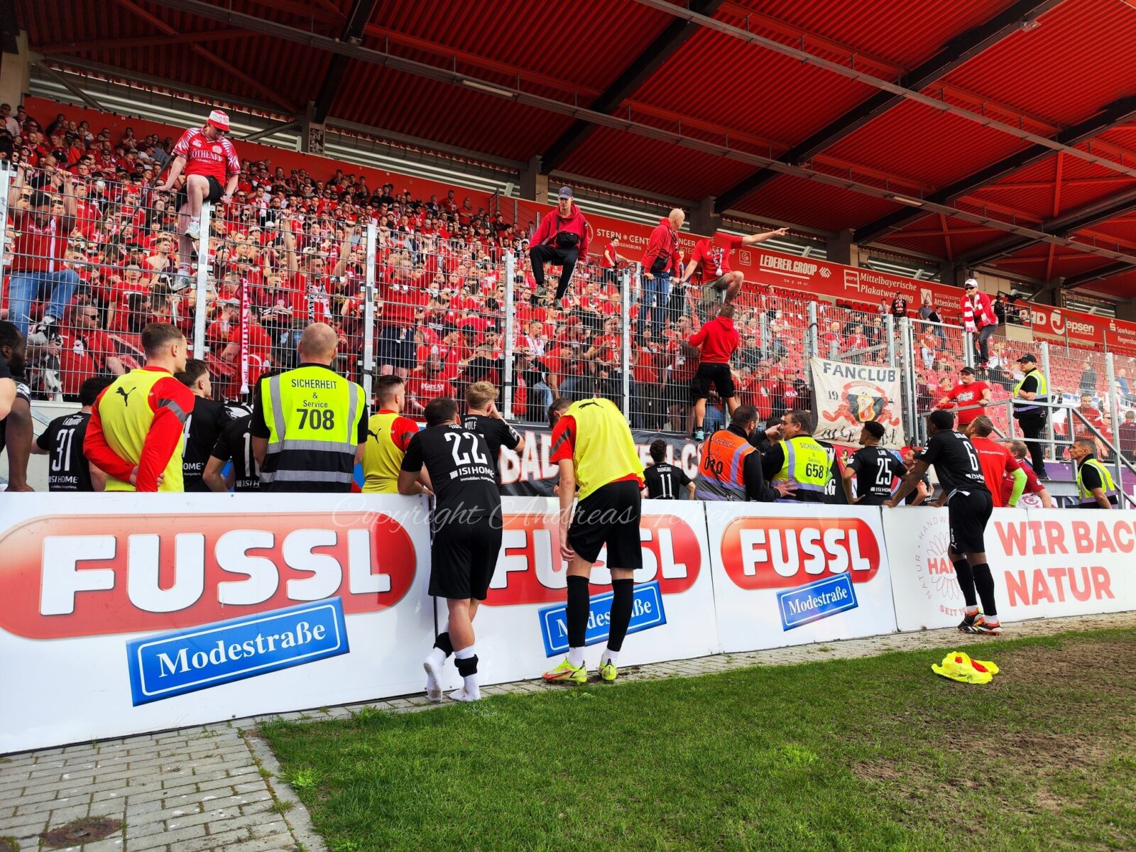 SSV Jahn Regensburg – Hallescher FC 2-0 (8)
