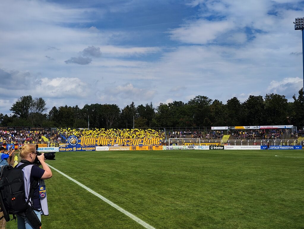 1. FC Lokomotive Leipzig – Hallescher FC 1-1 (5)