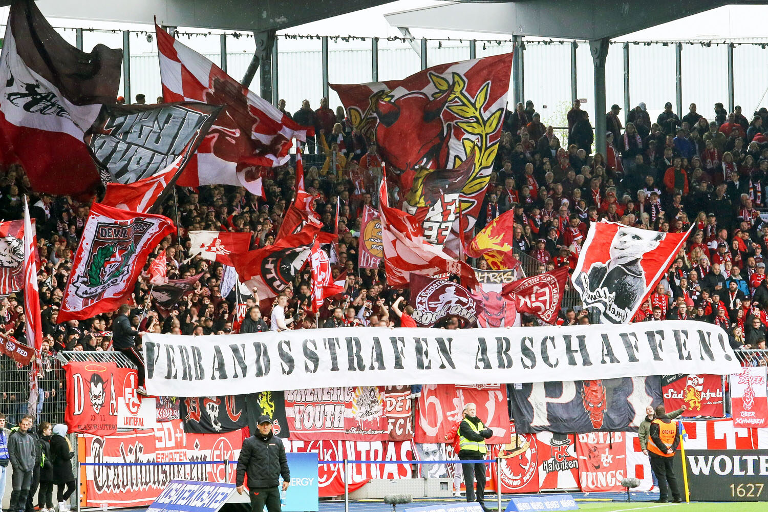 Eintracht Braunschweig – 1. FC Kaiserslautern 2-0 (8)