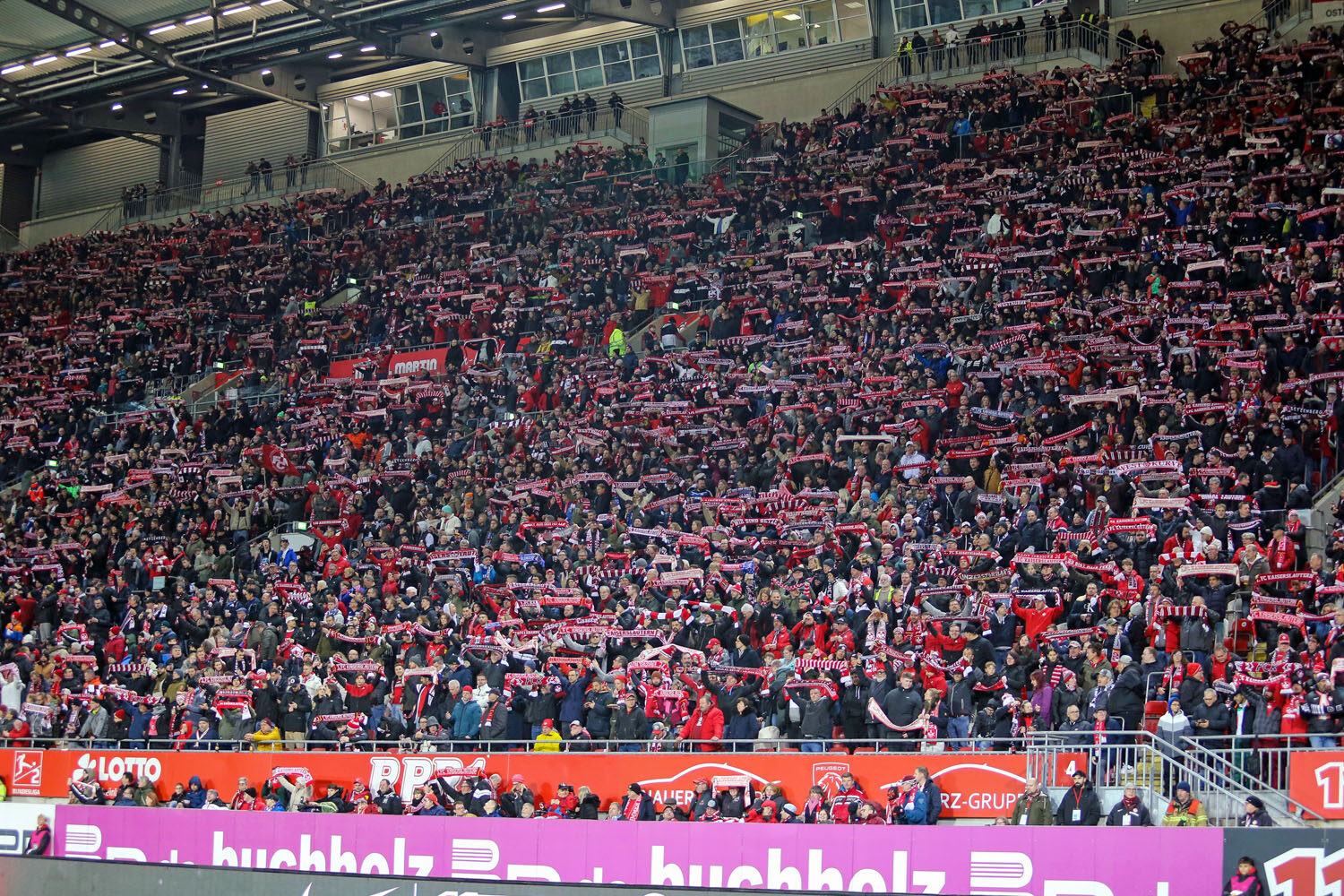 1. FC Kaiserslautern – FC Schalke 04 4-1 (12)