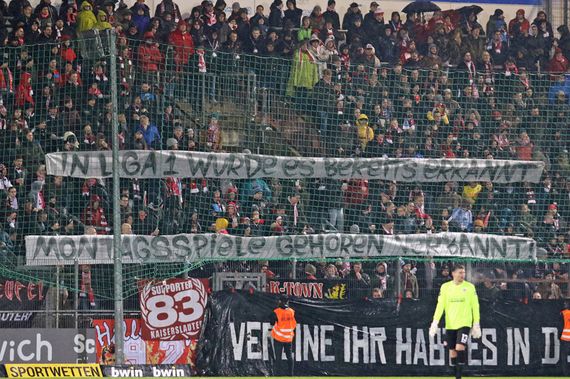 SpVgg Unterhaching vs 1. FC Kaiserslautern (5-0)