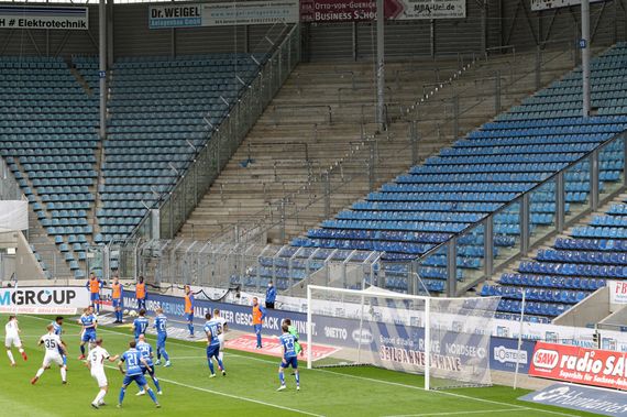1. FC Magdeburg vs 1. FC Kaiserslautern (0-1)