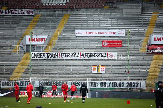 1. FC Kaiserslautern vs Hallescher FC (1-0)