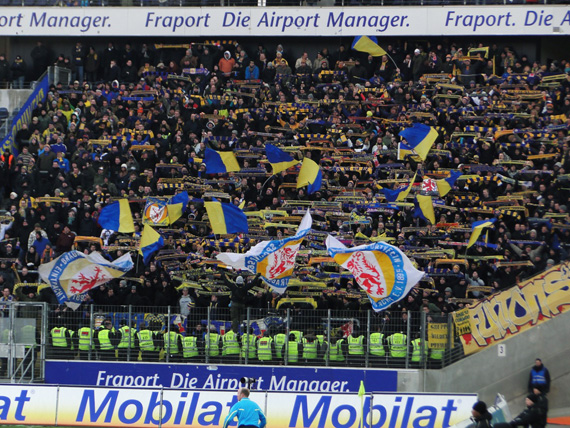 Eintracht Frankfurt vs Eintracht Braunschweig (2-1)