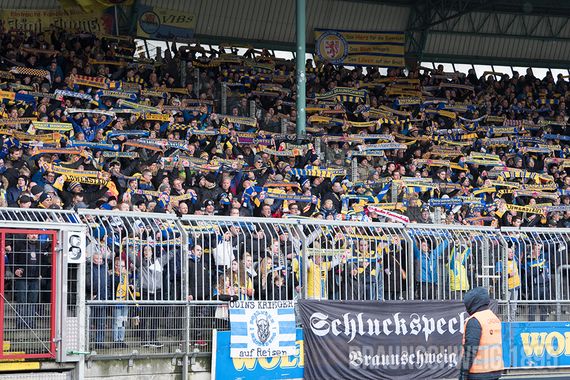 Eintracht Braunschweig vs 1. FC Kaiserslautern (1-2)