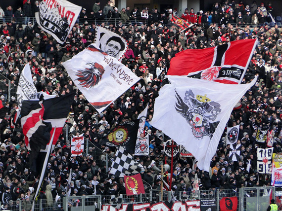 Eintracht Frankfurt vs Eintracht Braunschweig (2-1)