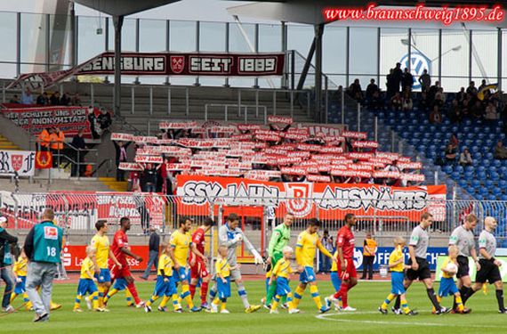 Eintracht Braunschweig vs SSV Jahn Regensburg (1-0)
