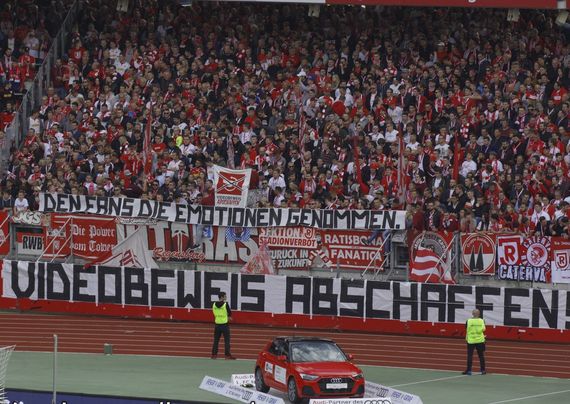 1. FC Nürnberg vs SSV Jahn Regensburg (1-1)