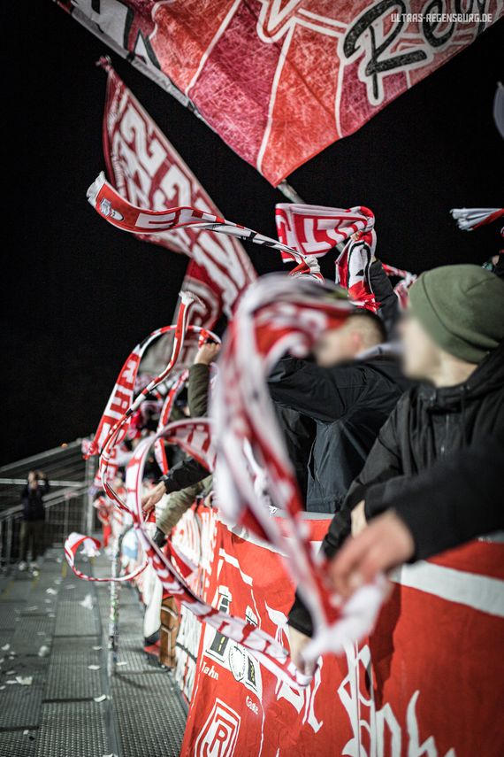 Karlsruher SC vs SSV Jahn Regensburg (4-1)