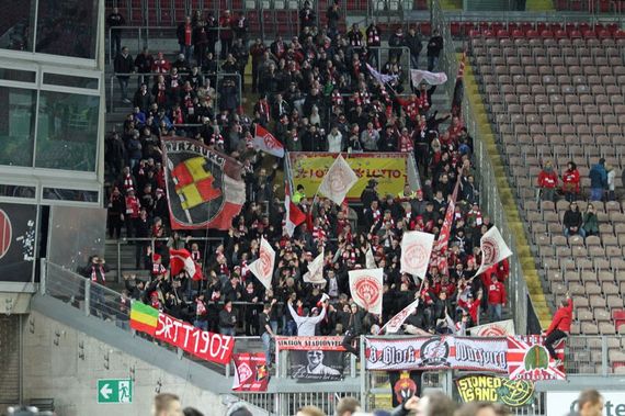 1. FC Kaiserslautern vs Würzburger Kickers (1-0)